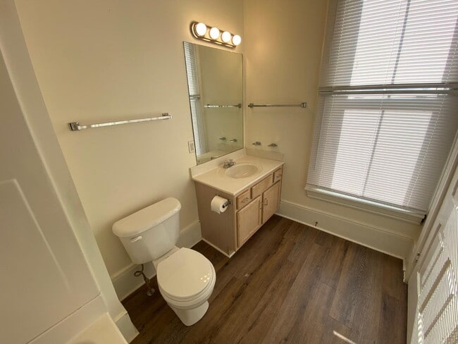 Building Photo - 605 Harrison St