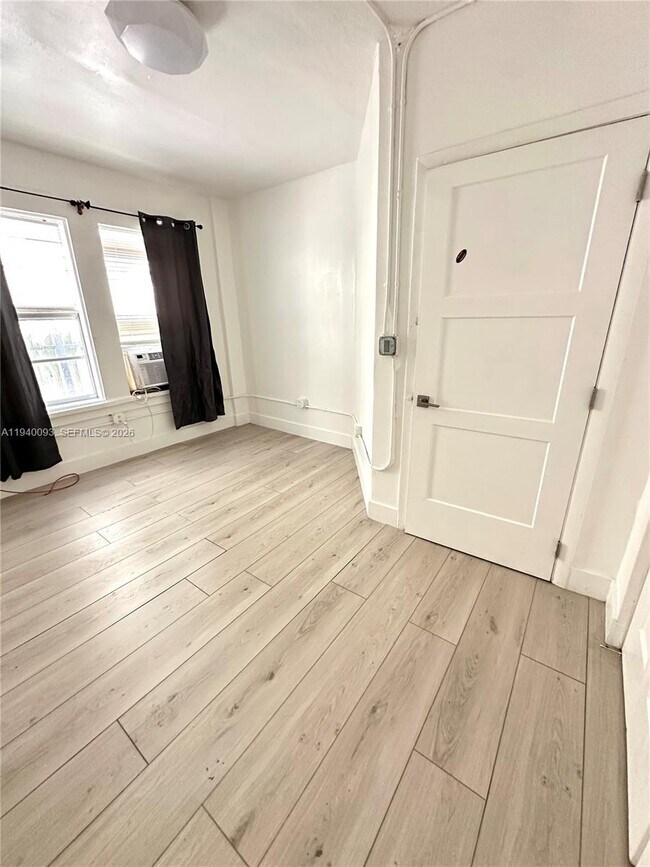 Building Photo - 967 SW 5th St