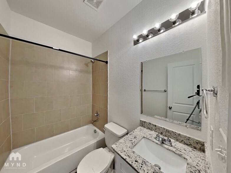 Building Photo - 3230 S Cherry Ln