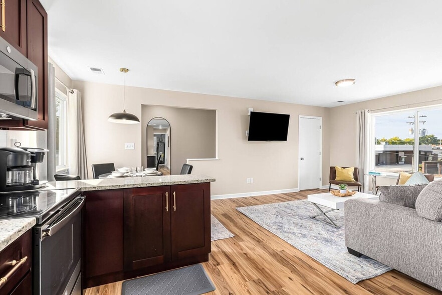 Building Photo - 18939 Sharon Ln