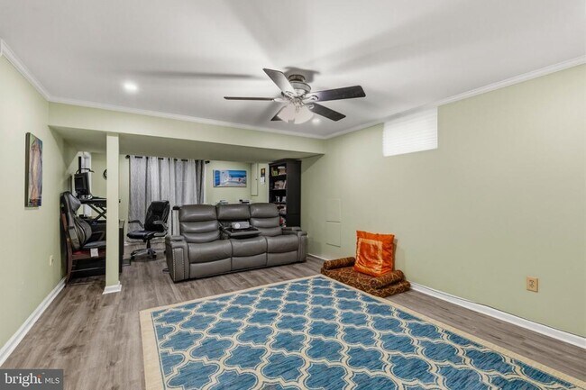 Building Photo - 8715 Shadowlake Way