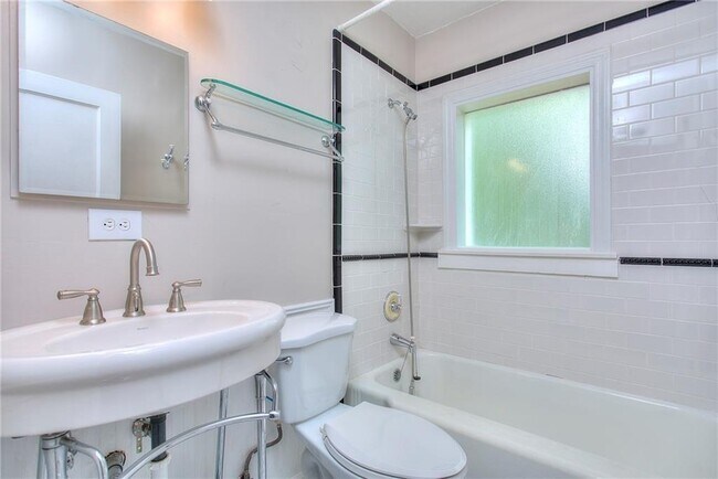 Building Photo - 2067 Brockett Rd