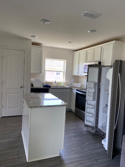 Building Photo - 195 Athabasca Dr