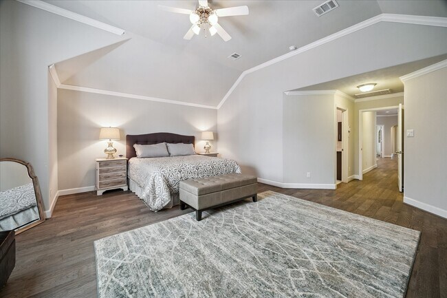 Building Photo - 1725 W 23rd St