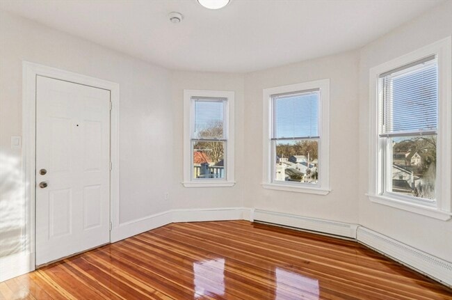 Building Photo - 559 Hyde Park Ave