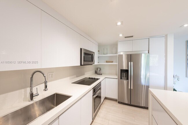 Building Photo - 181 Crandon Blvd