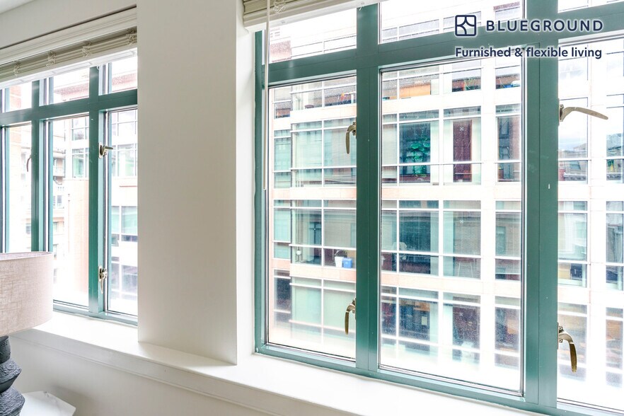 Building Photo - 400 8th St NW