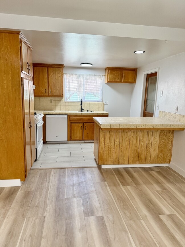 Building Photo - 3636 W Tulare Ave