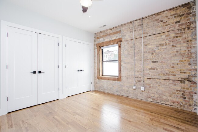 Building Photo - 1809 W Division St