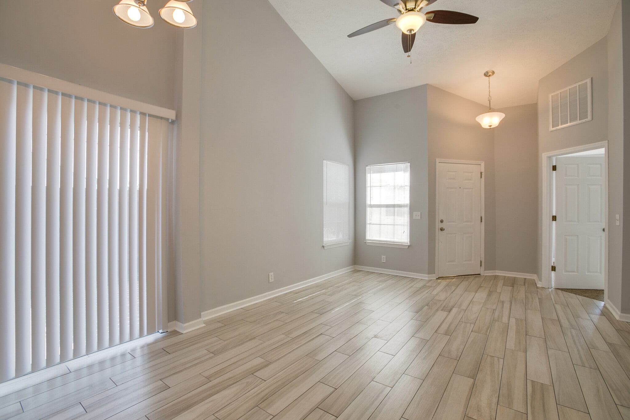 Ceiling fans throughout - 1139 Alandee St.