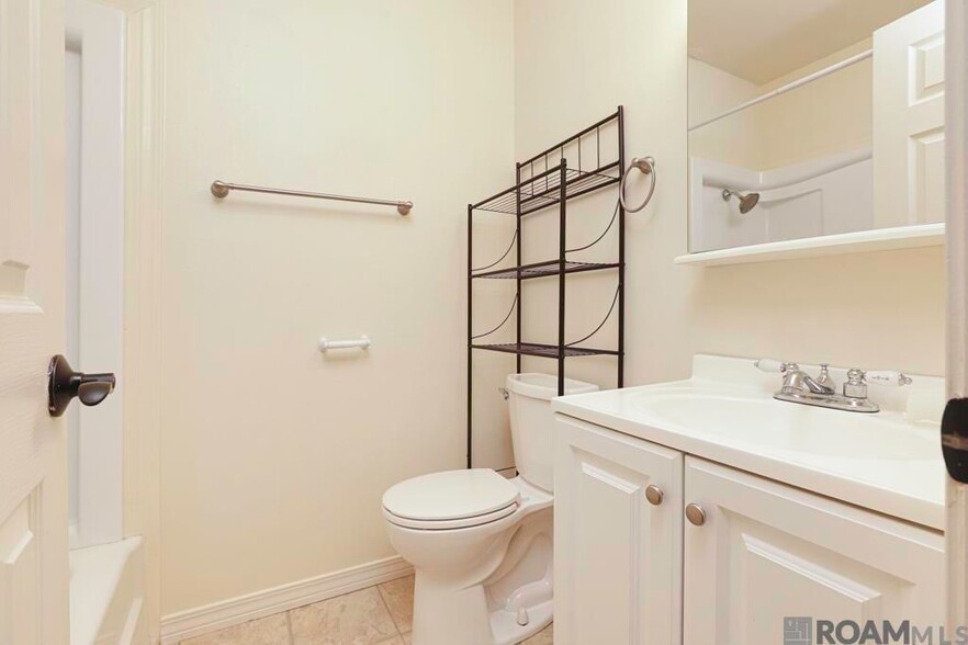 Building Photo - 911 Hatchell Ln