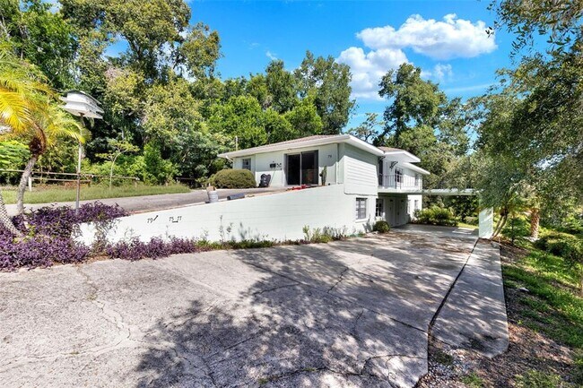 Building Photo - 75 Sunnyside Dr