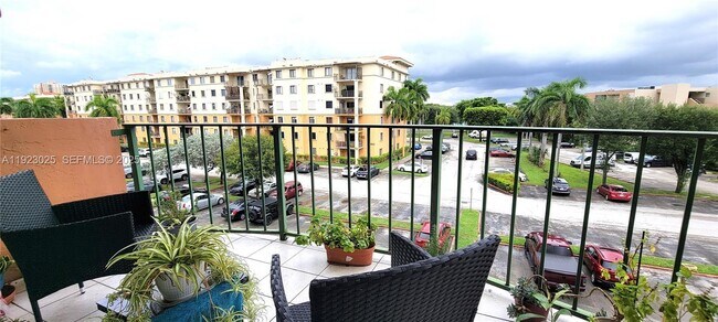 Building Photo - 9310 Fontainebleau Blvd