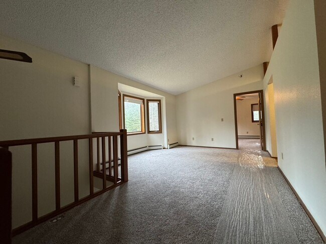 Building Photo - 5 Bedroom, 3 Bathroom, 2 Car Garage in North Pole - FUEL INCLUDED!