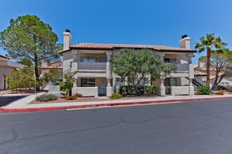 Building Photo - 1ST FLOOR CONDO CLOSE TO SUMMERLIN