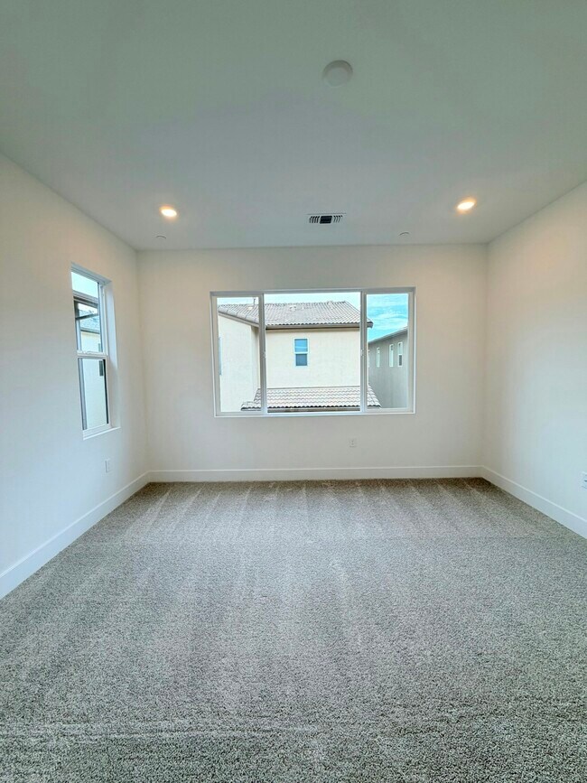 Building Photo - 325 N Paso Robles Dr