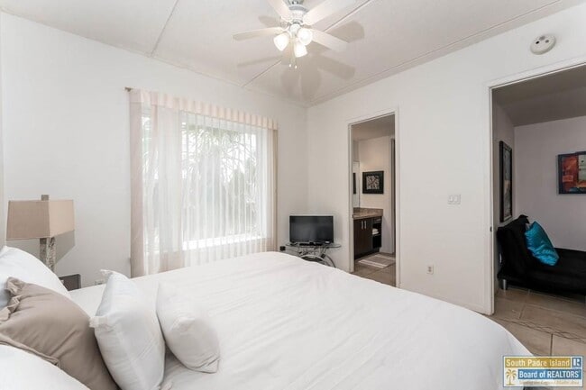 Building Photo - 5909 Padre Blvd