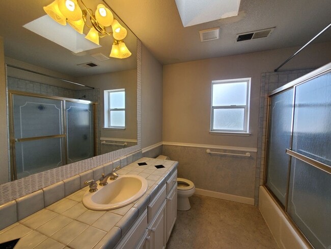 Building Photo - Introducing Your Dream Home:  A perfect blend of comfort and convenience!