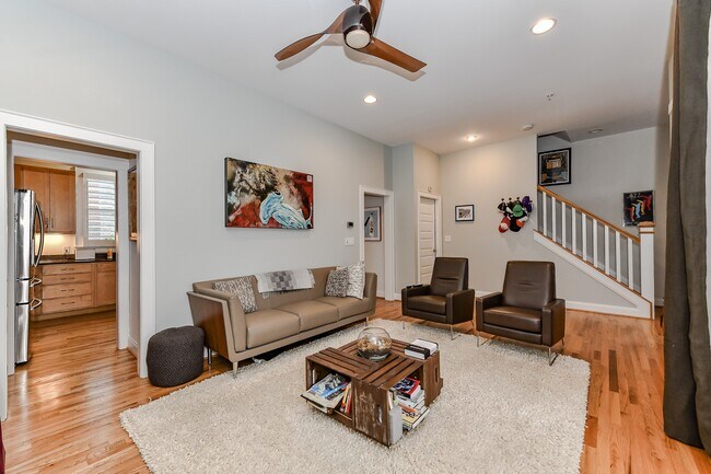 Building Photo - 332 Magnolia Ave