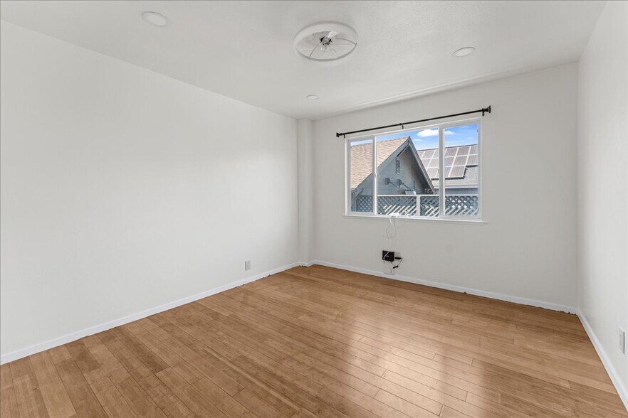 Building Photo - 2217 9th St