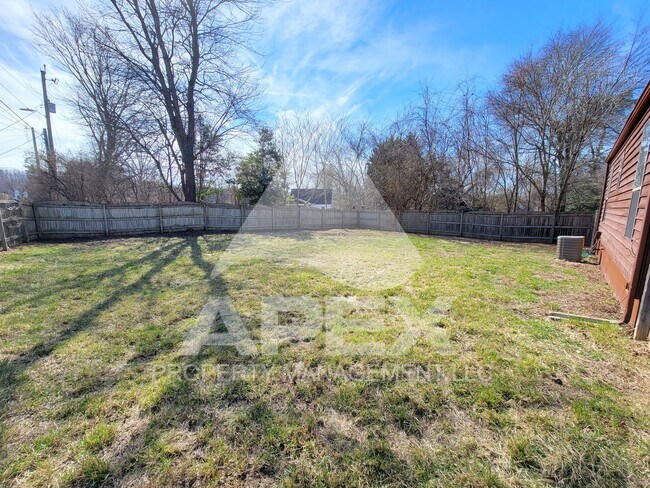 Building Photo - 3 Bd - 2 Ba Single Family Home in North Knoxville - Fountain City!