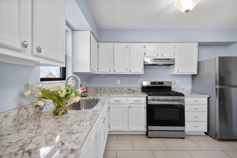 Building Photo - 3320 Henson Pl