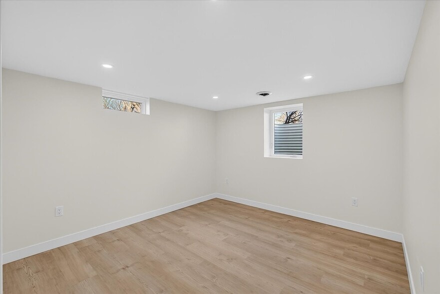 Building Photo - 305 N Shuman St