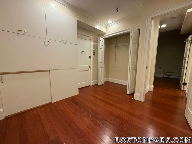 Building Photo - 1253 Beacon St