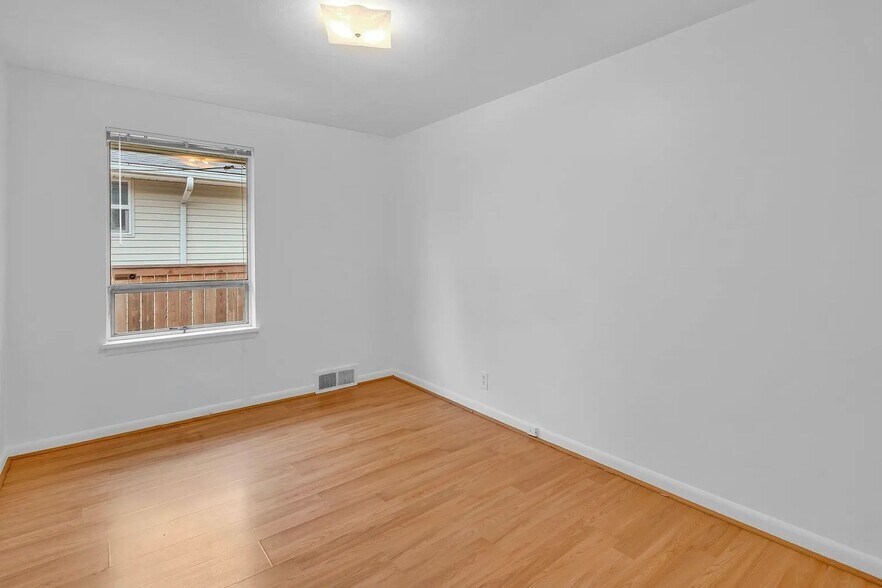 Building Photo - 3602 NE 75th St