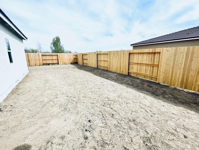Building Photo - Newer 4 Bedroom Home, 3 car garage