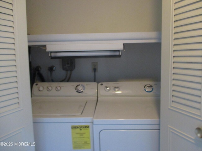 Building Photo - 530A Portsmouth Dr
