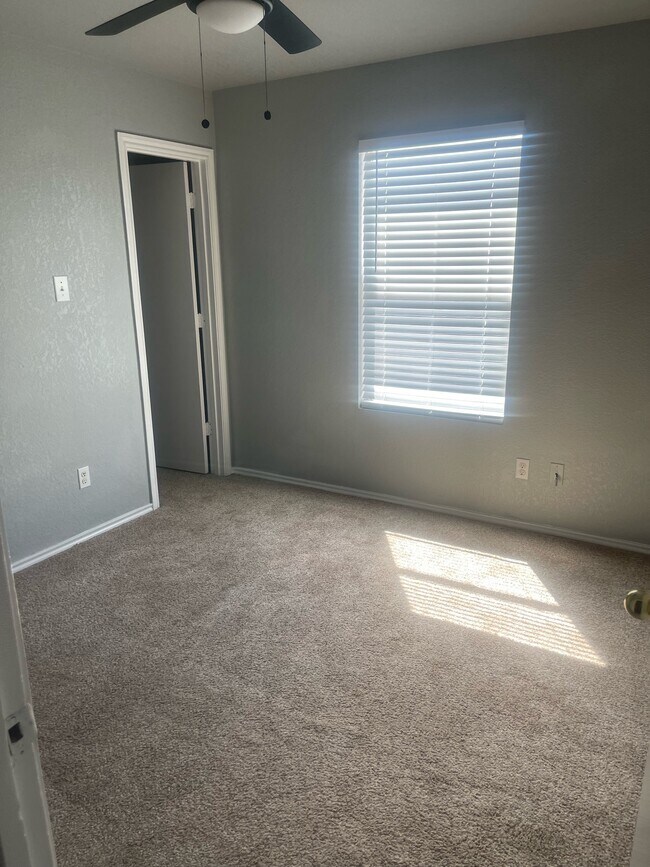 Building Photo - 620 Northgap Dr