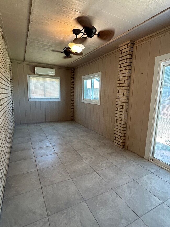 Building Photo - Beautiful Home in Plantation Oaks