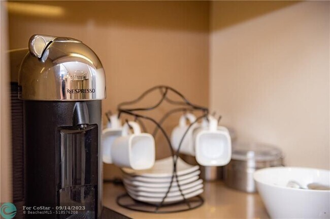 Building Photo - 3000 S Ocean Blvd