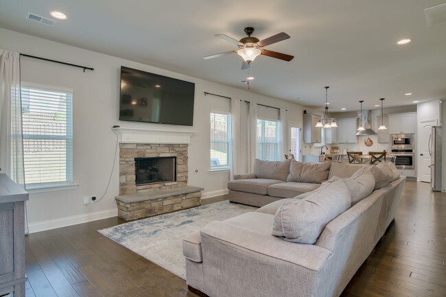 Building Photo - 147 Nesbit Dr