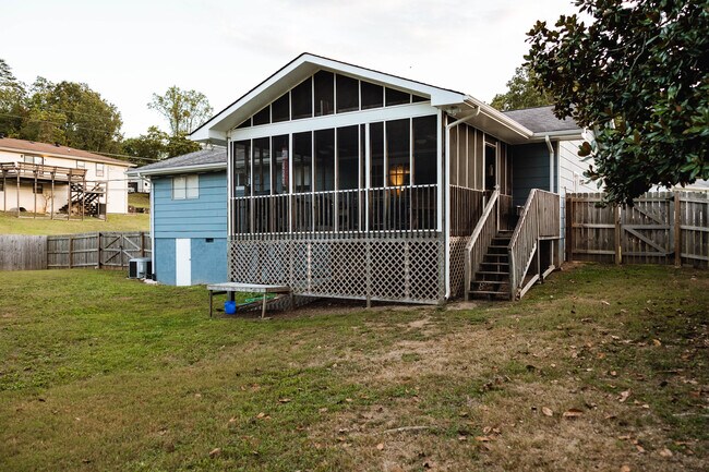 Building Photo - 417 Forest Glen Dr