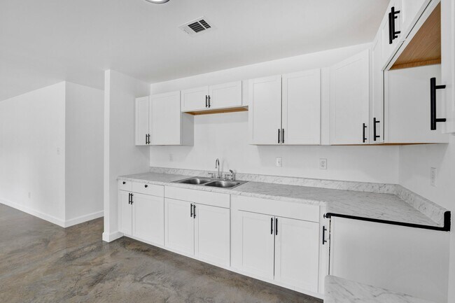 Building Photo - 1408 Kyle St