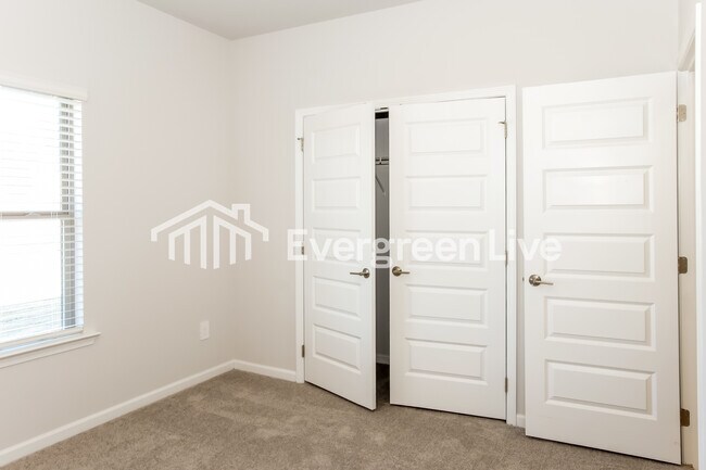 Building Photo - 113 Ashby Pond Dr