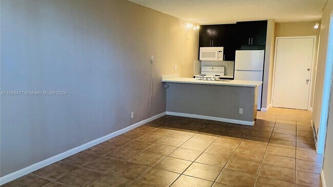 Building Photo - 2401 Riverside Dr