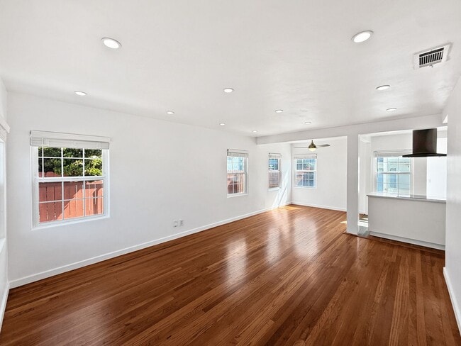Building Photo - Charming 3BR Home with Expansive Backyard ...