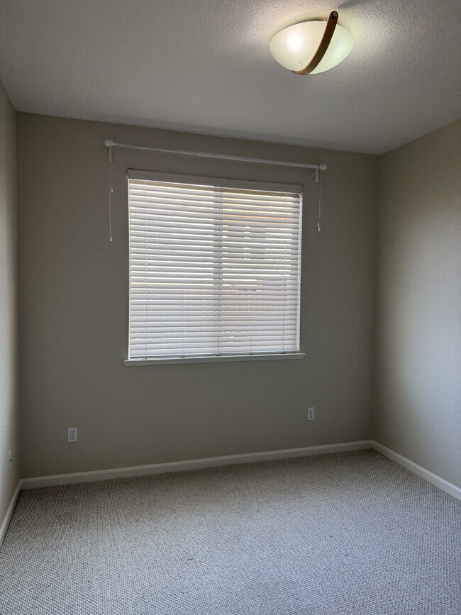 Building Photo - Charming 4-Bedroom, 3-Bathroom Single-Family Home