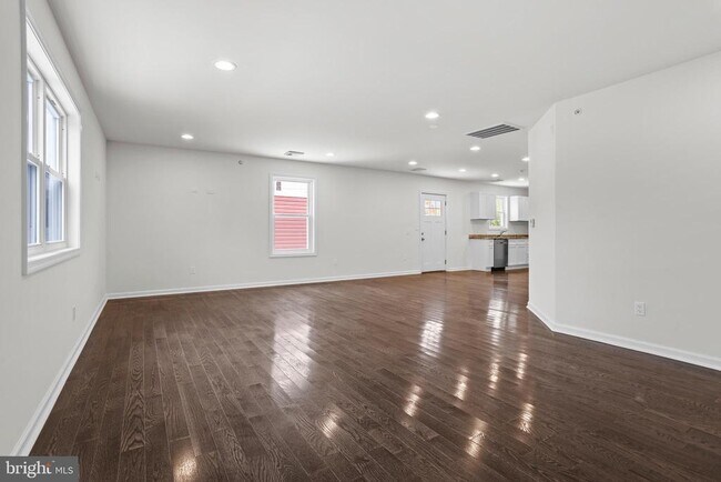 Building Photo - 819 11th Ave