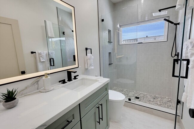 Building Photo - 426-426 Arbor Dr