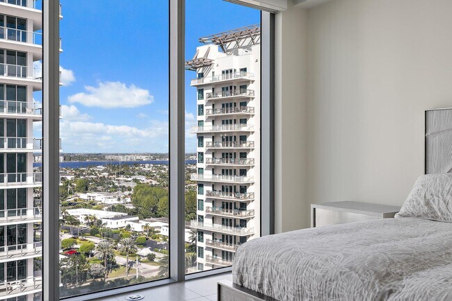 Building Photo - 3100 N Ocean Dr