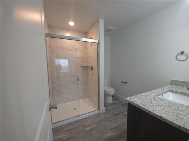 Building Photo - 1 MONTH FREE WHEN YOU SIGN A 15 MONTH LEASE! BRAND NEW TOWNHOME IN THE DESIRABLE SOUTHRIDGE AREA!