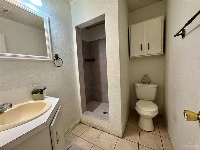 Building Photo - 404 S 20th Ave