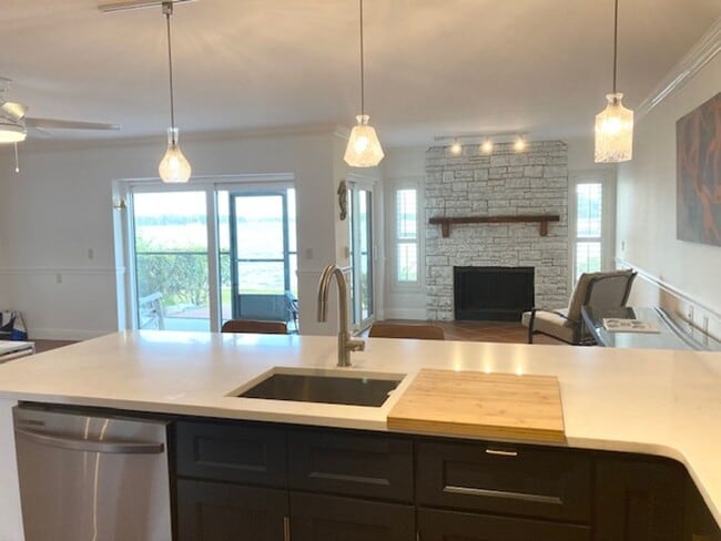 Building Photo - Casa Rio Waterfront Condominium