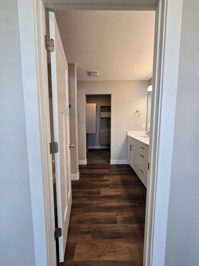 Building Photo - 1720 Stone Creek Way
