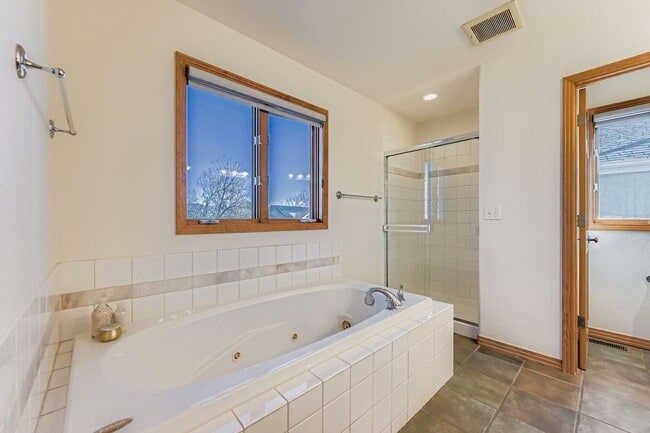 Building Photo - 932 Poplar Pl