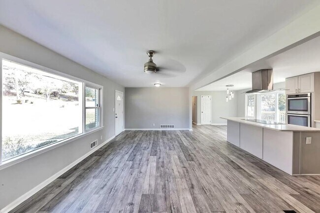 Building Photo - 2764 Veltre Pl SW